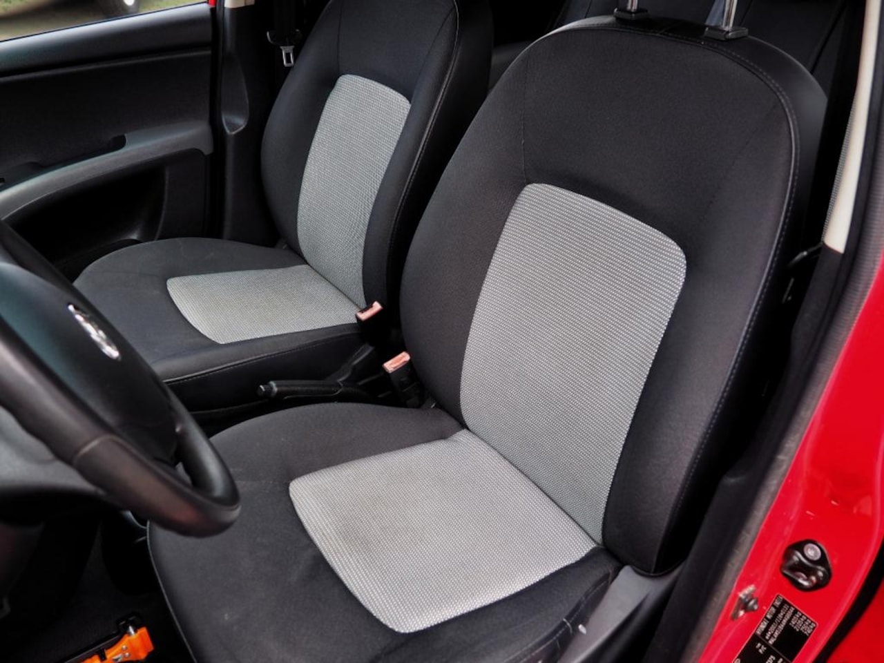 Hyundai i10 - 1.1i Active Cool AIRCO TREKH. PARKEER S.