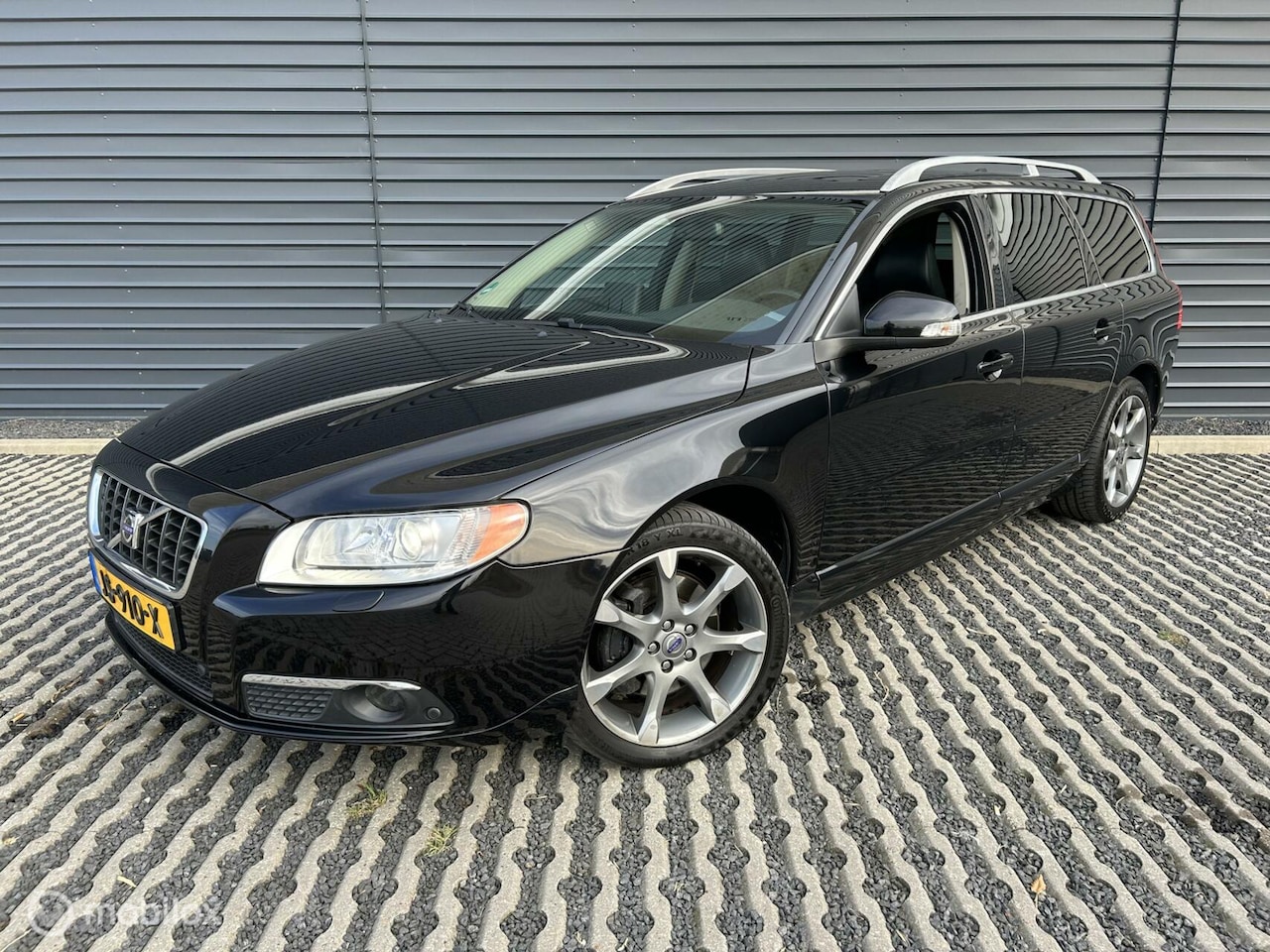 Volvo V70 - 3.0 T6 AWD Summum AT | Yountimer | Keurige auto! - AutoWereld.nl