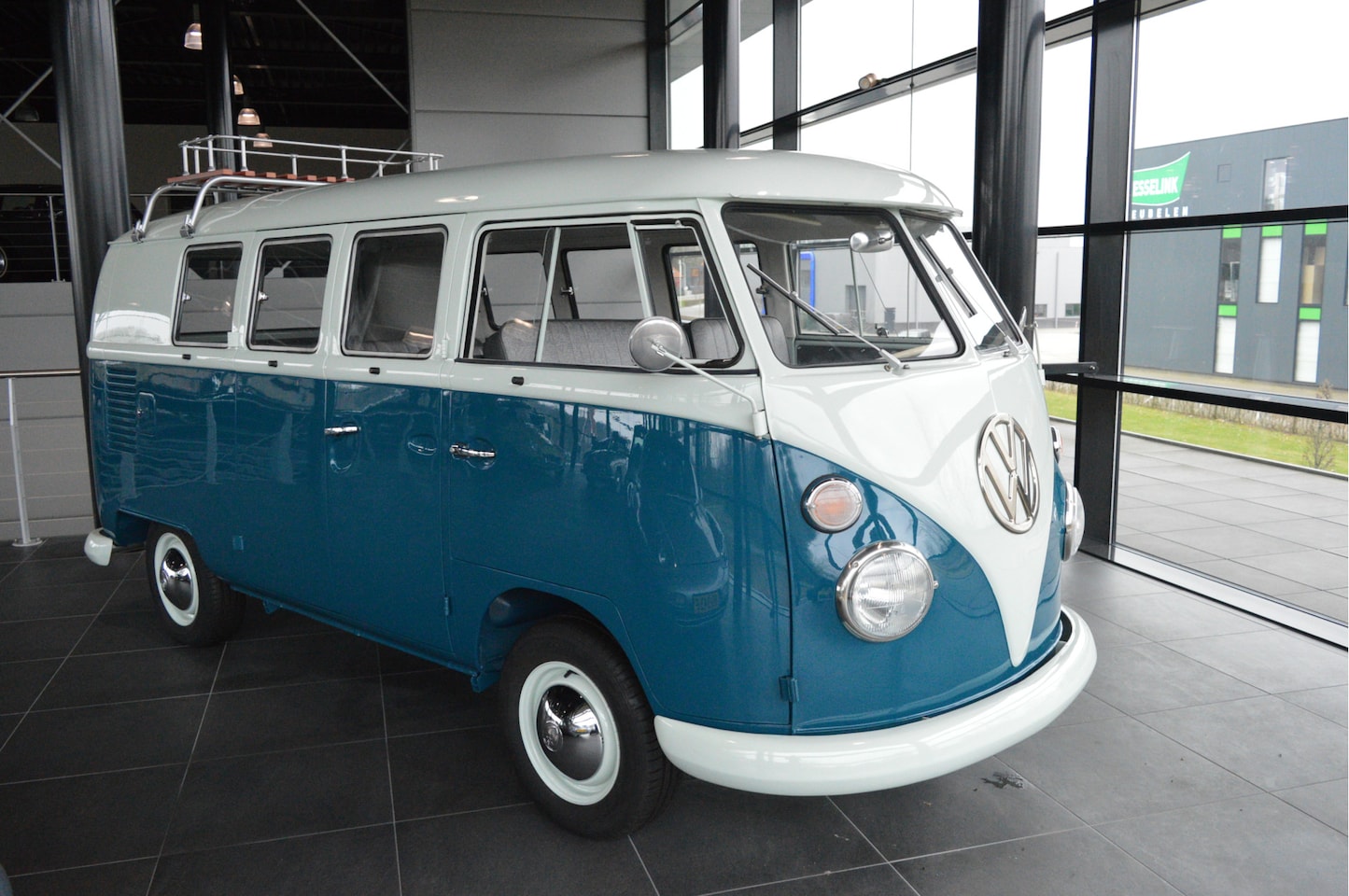 Volkswagen Transporter - T1 9 Pers Gerestaureerd Zeer mooie staat !! - AutoWereld.nl