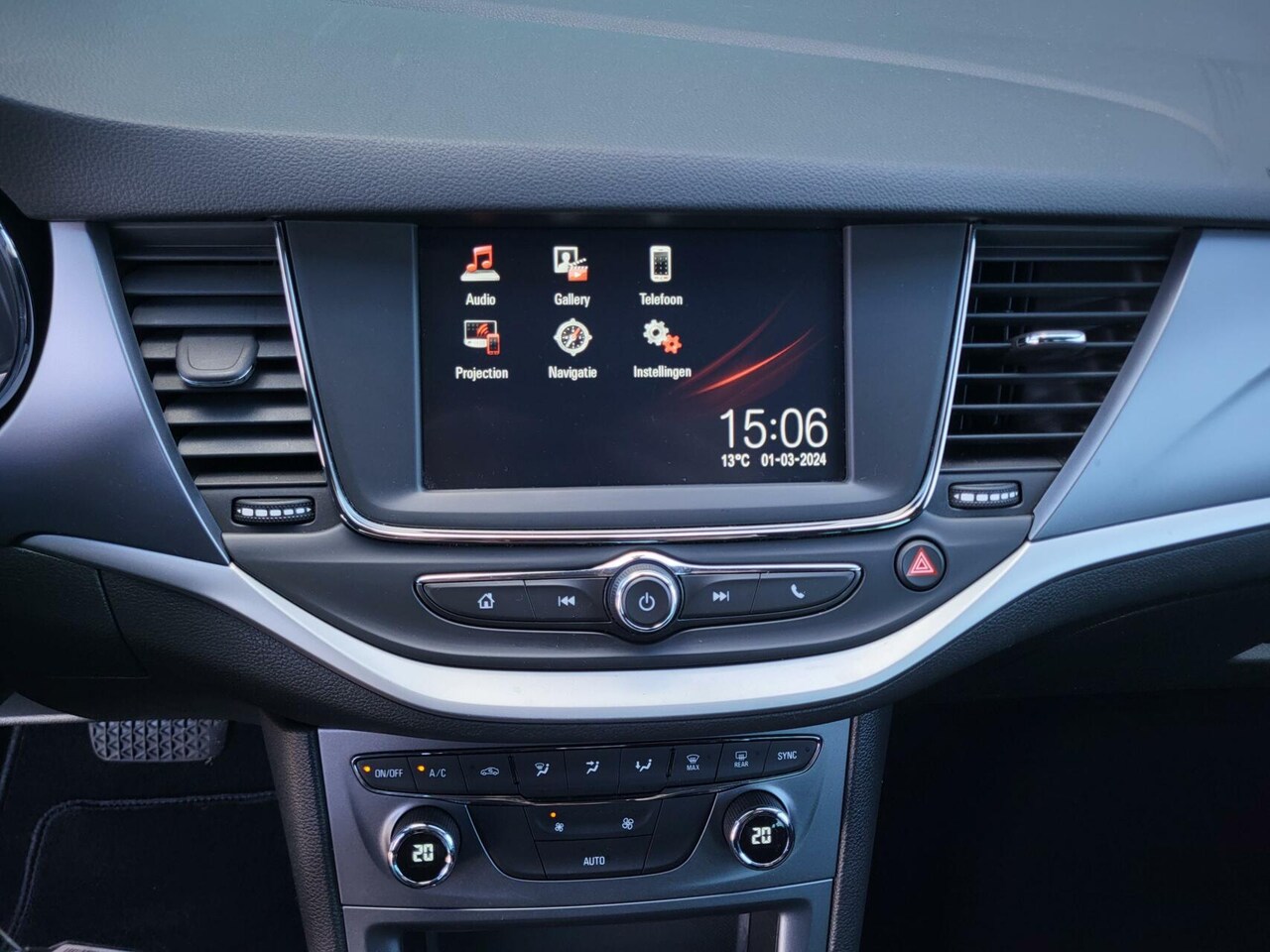 Opel Astra - 1.4 Turbo 120 Jaar Edition AUTOMAAT! Airco/ AppleCarPlay/ AndroidAuto!!