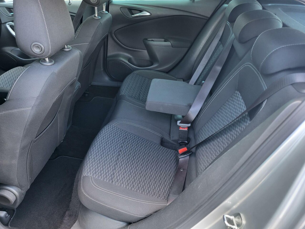 Opel Astra - 1.4 Turbo 120 Jaar Edition AUTOMAAT! Airco/ AppleCarPlay/ AndroidAuto!!
