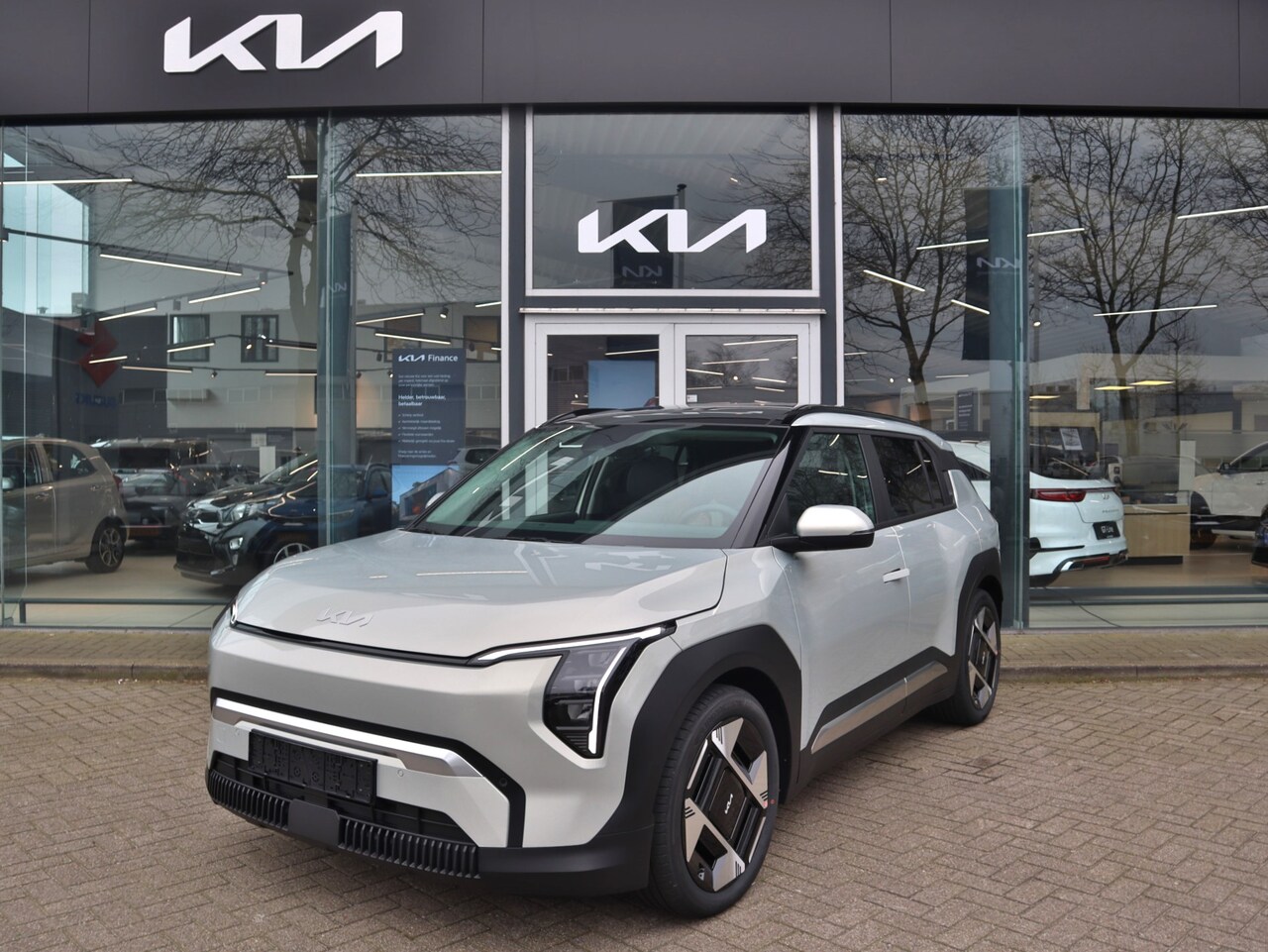 Kia EV3 - Plus Advanced 81.4 kWh Navi+BT+Cam Stoel+Stuurverw. Leder LED 19''LMV 10 jr. Garantie - AutoWereld.nl