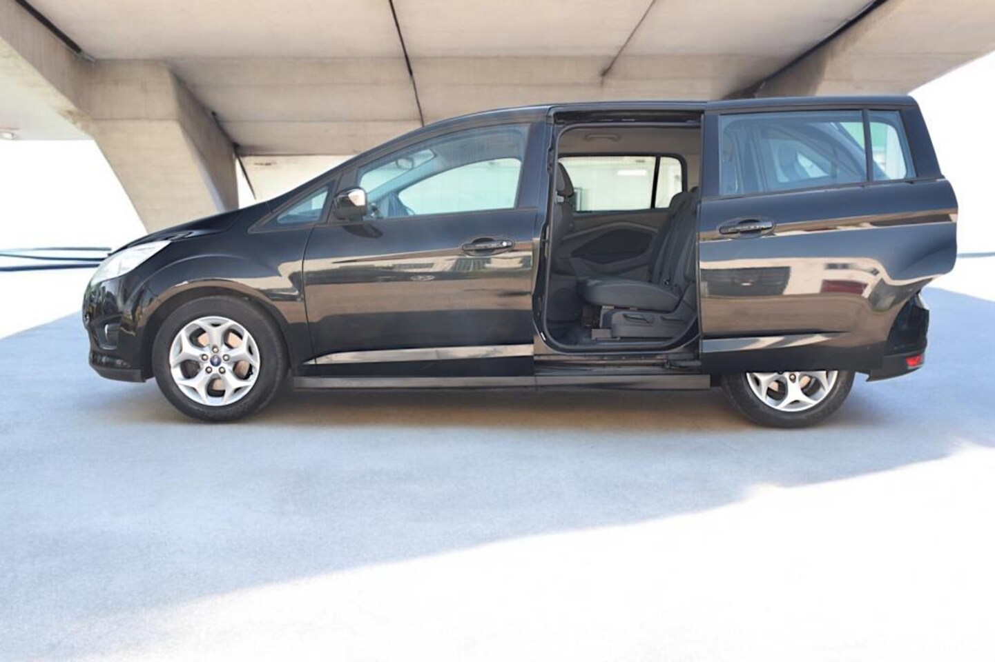 Ford Grand C-Max - 1.6 Trend 7p. 1.6 Trend 7p., 1e eigenaar, parkeerhulp, dealeronderhouden, 2 Schuifdeuren,