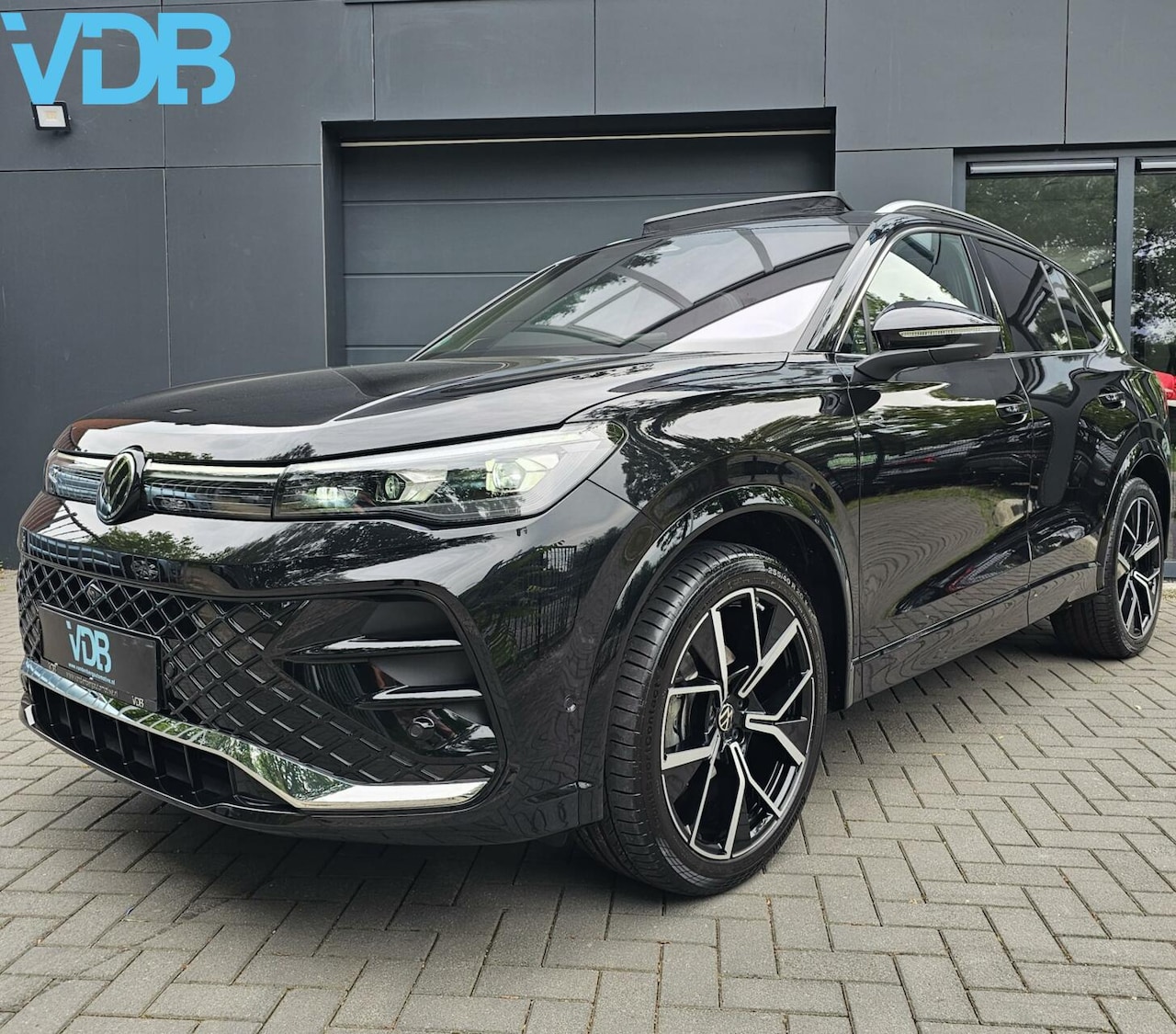 Volkswagen Tiguan - 1.5 eTSI R-Line NIEUWSTE FULL OPTIONS!!! - AutoWereld.nl