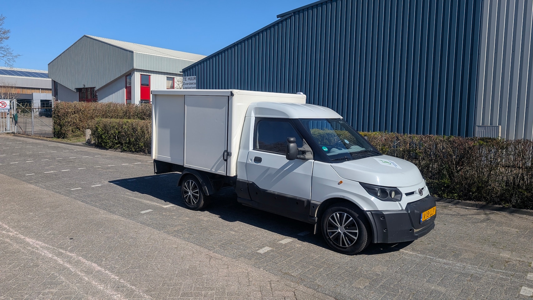 StreetScooter Work - 40kWh Box Gevoed door zonnepanelen op dak en achterzijde - AutoWereld.nl