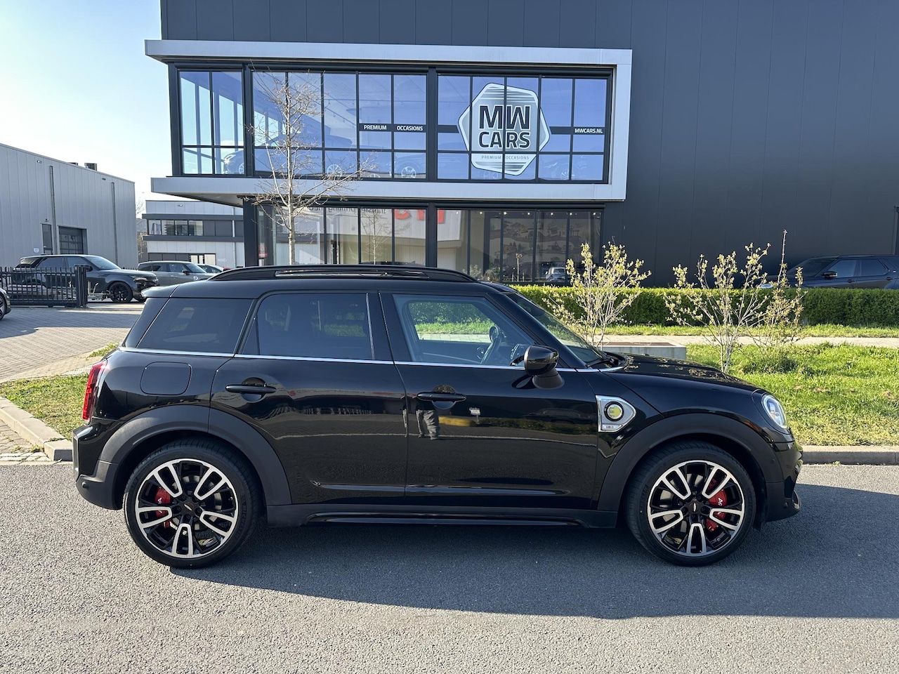 MINI Countryman - 2.0 Cooper SE ALL4 JCW Pano, Leder, Camera, H&K, Carplay - AutoWereld.nl