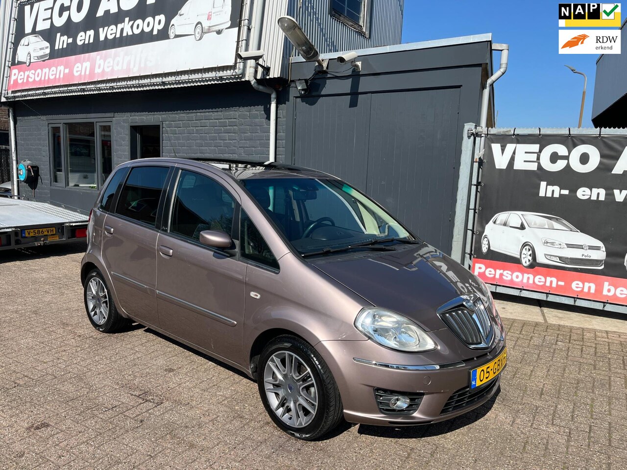 Lancia Musa - 1.4-16V Platino automaat panorama airco leder nette auto - AutoWereld.nl