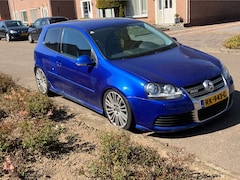 Volkswagen Golf - 3.2 R32
