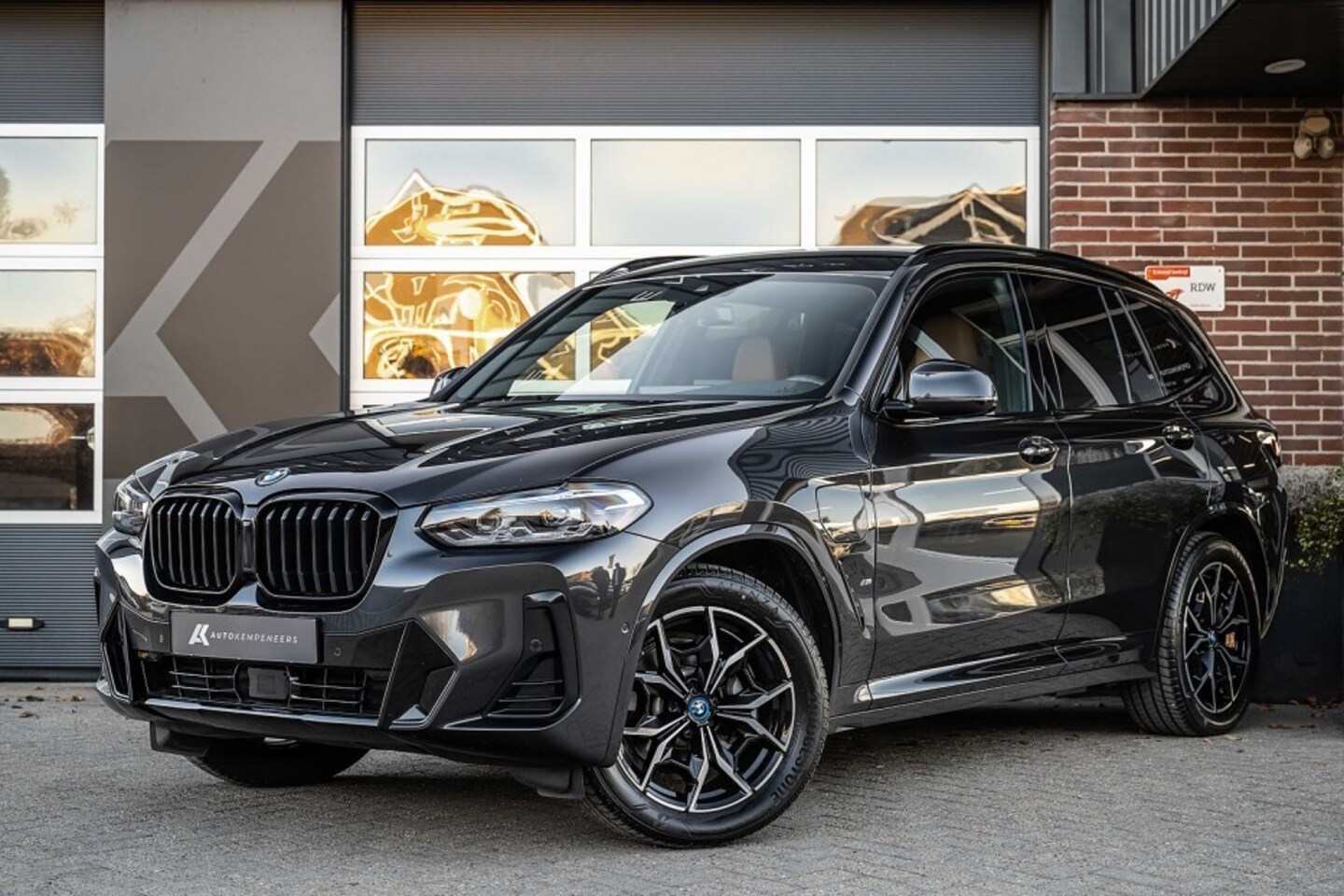 BMW X3 - 30e xDrive M Sport | Shadow | Camera | H/K | ACC | Trekhaak | Leder | 19 Inch | - AutoWereld.nl