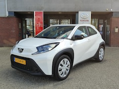 Toyota Aygo X - PLAY 5-DEURS APPLE/ANDROID AD-CRUISE AIRCO CAMERA BLUETOOTH NL-AUTO