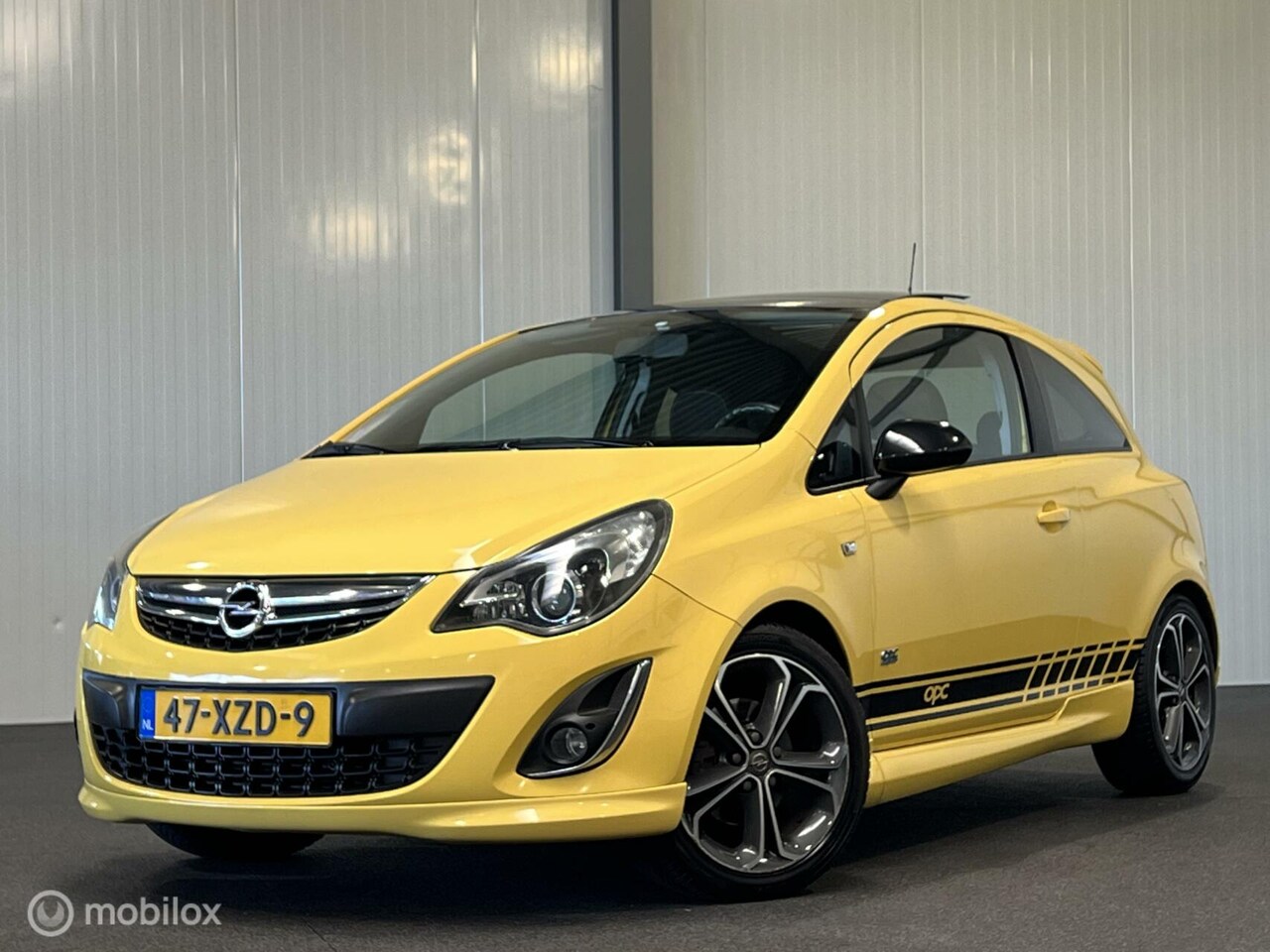 Opel Corsa - 1.4 Turbo Cosmo OPC-line [ NAP panorama ] - AutoWereld.nl