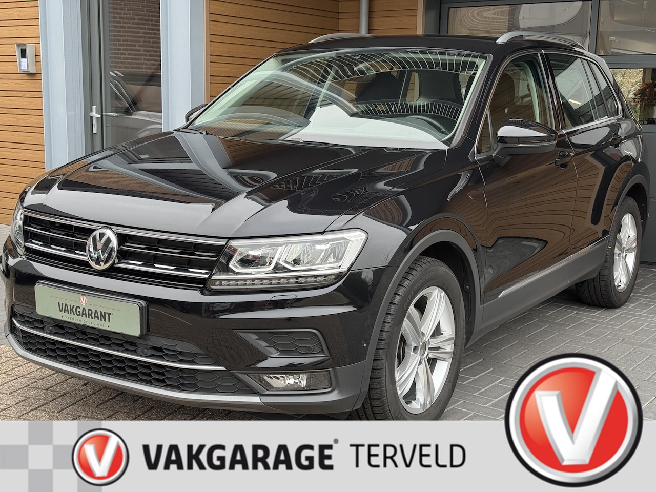 Volkswagen Tiguan - 1.5 TSI Highline,Cruise,App,Camera,Navi - AutoWereld.nl