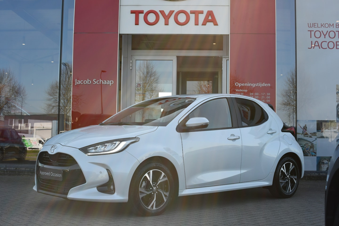 Toyota Yaris - 1.5 Hybrid 115 First Edition Limited Automaat 116pk | Parkeersensoren voor en achter | Dod - AutoWereld.nl