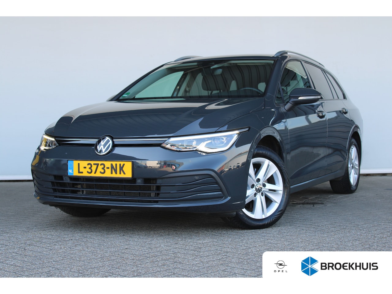 Volkswagen Golf Variant - 1.5 eTSI Life Business | Trekhaak || Achteruitrijcamera | Extra getint glas | Matrix LED k - AutoWereld.nl
