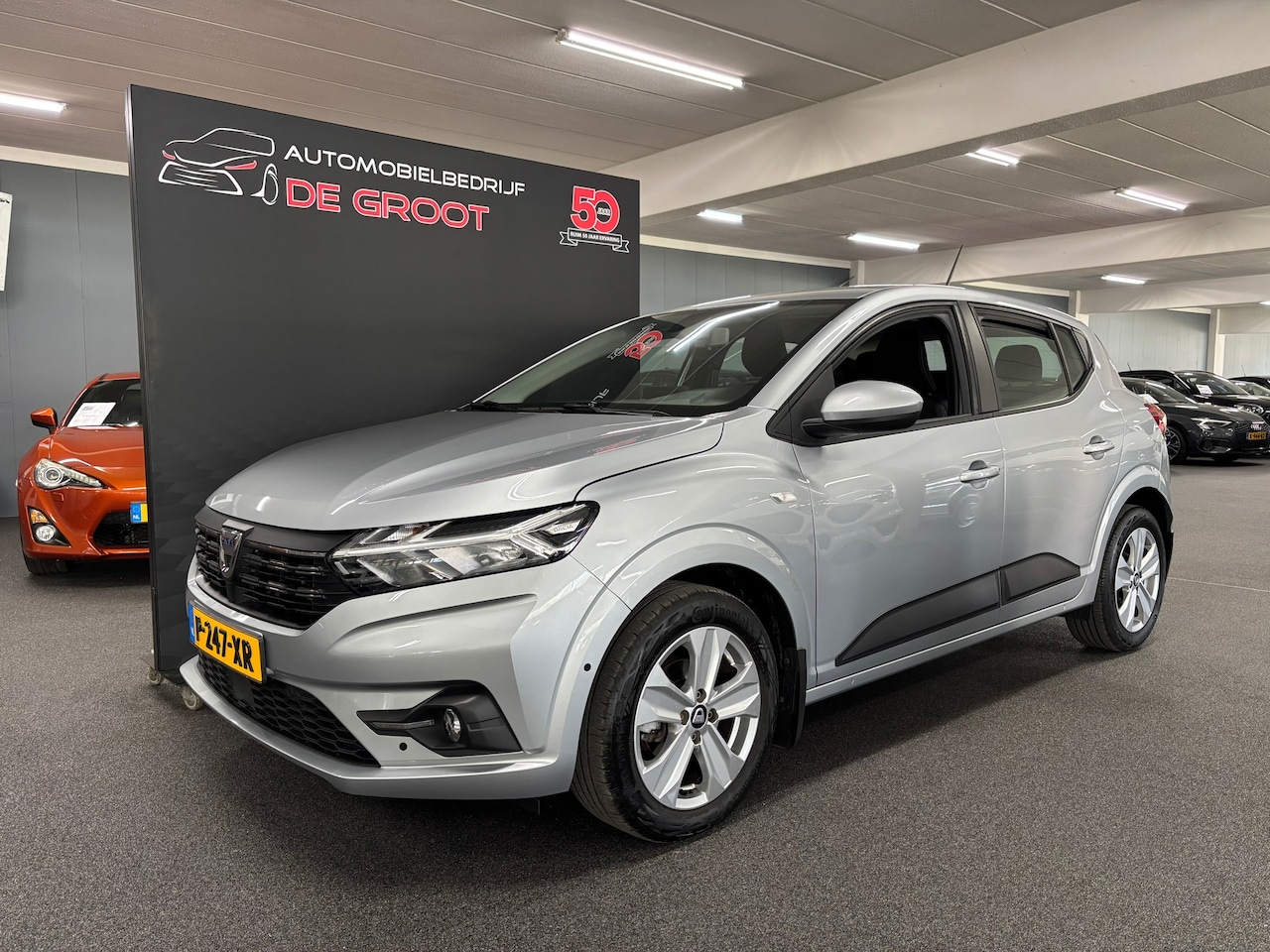 Dacia Sandero - 1.0 TCe 90 Comfort / NL-auto, Automaat, Camera, Trekhaak, 7.619KM - AutoWereld.nl