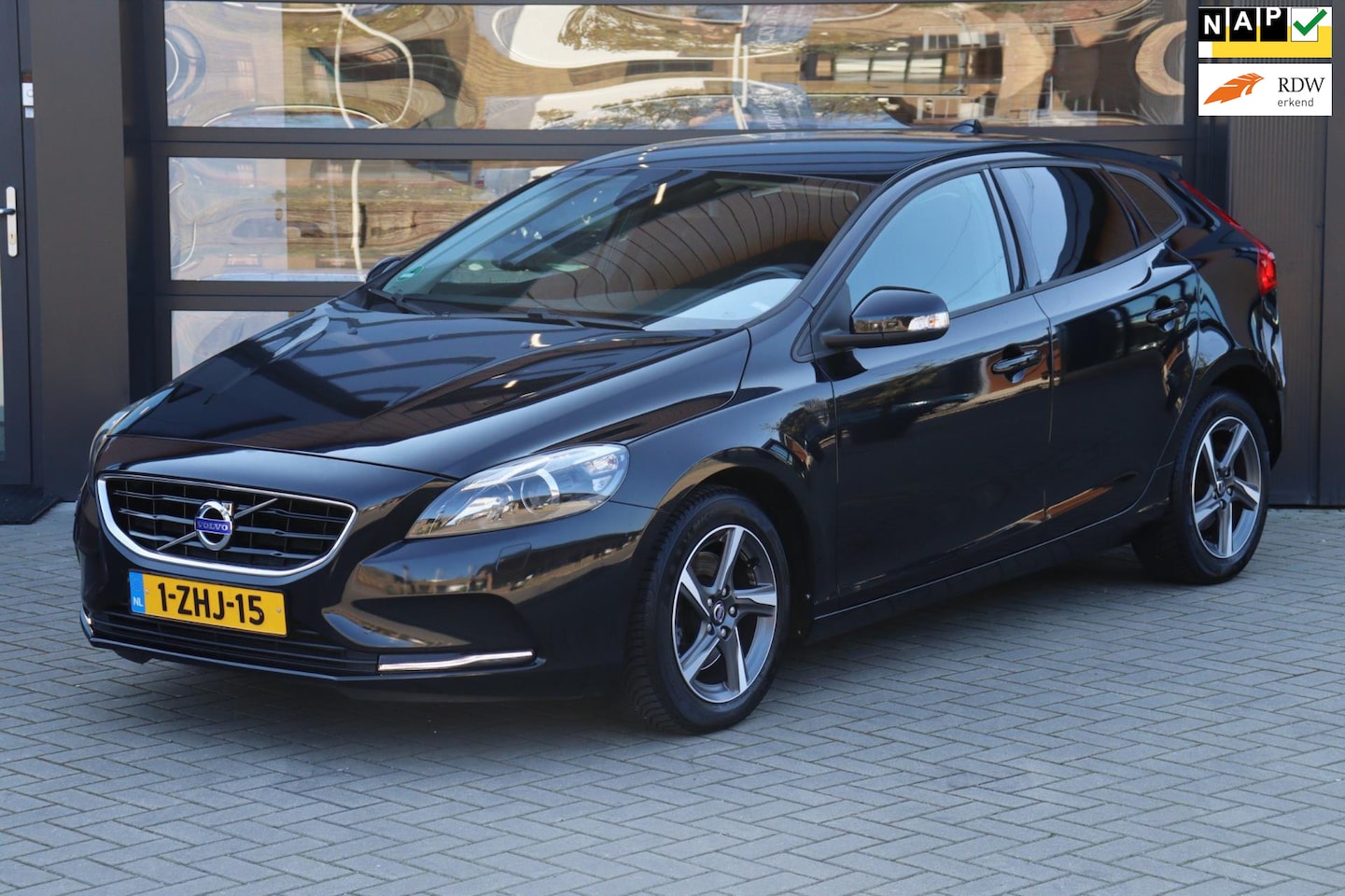 Volvo V40 - 1.6 T2 Kinetic | NAP | Airco | Cruise | Navi | Stoelverwarming | Cruise - AutoWereld.nl