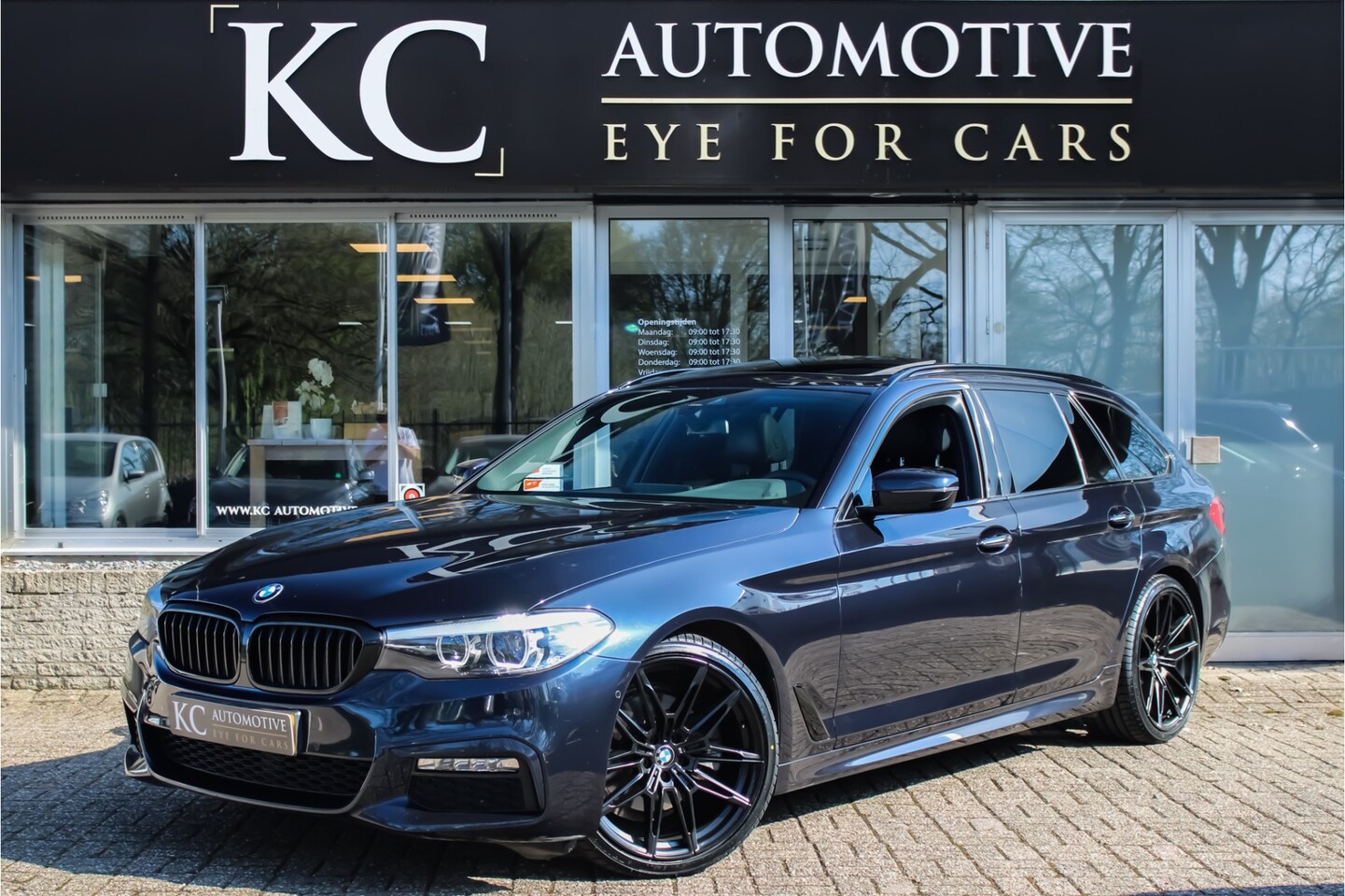BMW 5-serie Touring - 520i High M-Sport | Pano | H&K | Display Key - AutoWereld.nl