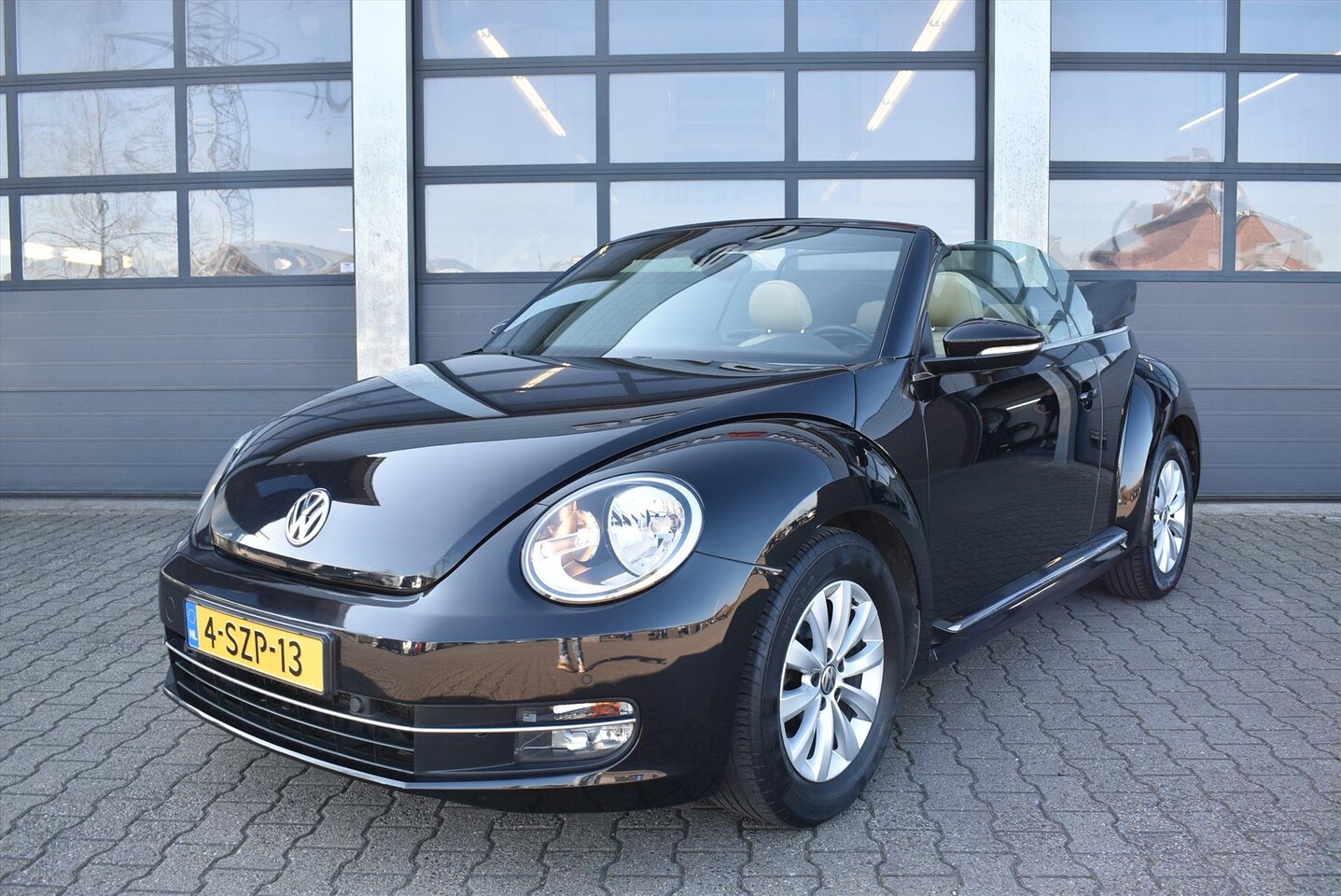 Volkswagen Beetle Cabriolet - 1.2 TSI Design 1.2 TSI 105pk Design - AutoWereld.nl