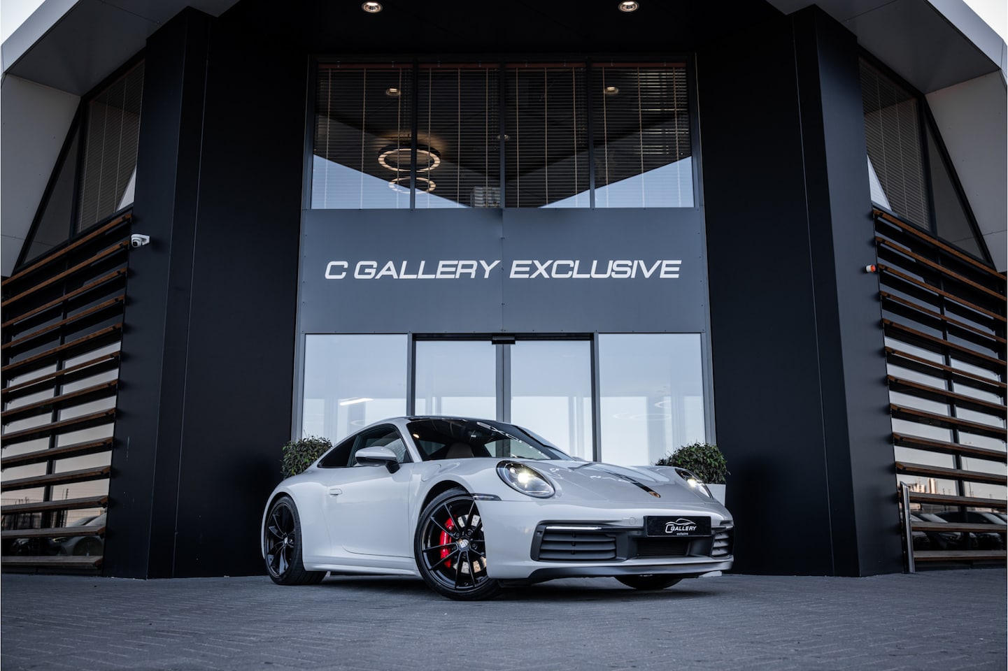 Porsche 911 - 992 3.0 Carrera S - Sport Design l Krijt Grijs l Panorama l Bose - AutoWereld.nl