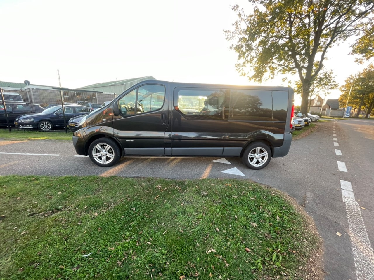 Renault Trafic - 2.0 dCi T29 L2H1 Générique DC | Luxe Cabine met 3 zittingen | Marge - AutoWereld.nl