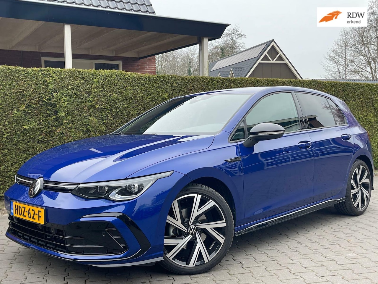 Volkswagen Golf - 1.5 eTSI R-Line Automaat | IQ LIGHT | TREKHAAK WEGKLAPBAAR | 18 INCH VELGEN - AutoWereld.nl