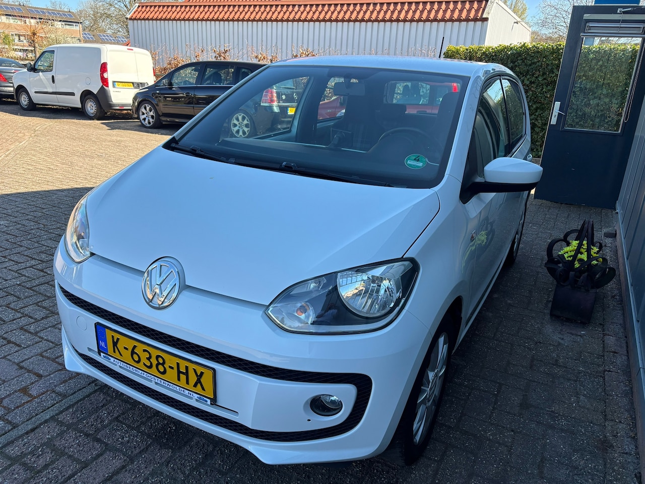 Volkswagen Up! - 1.0 high up! BlueMotion AIRCO//NAVI//AV+AB//STOELVERWARMING//