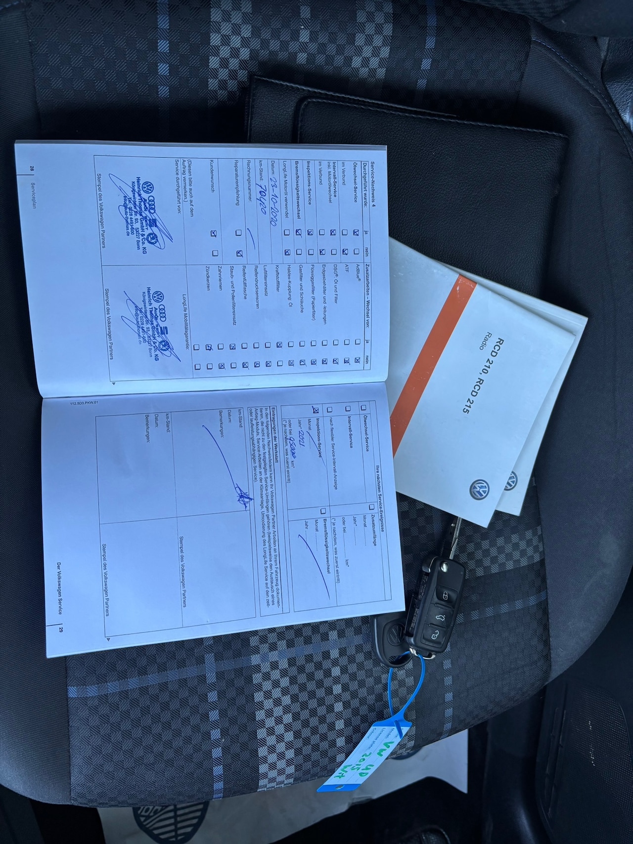 Volkswagen Up! - 1.0 high up! BlueMotion AIRCO//NAVI//AV+AB//STOELVERWARMING//