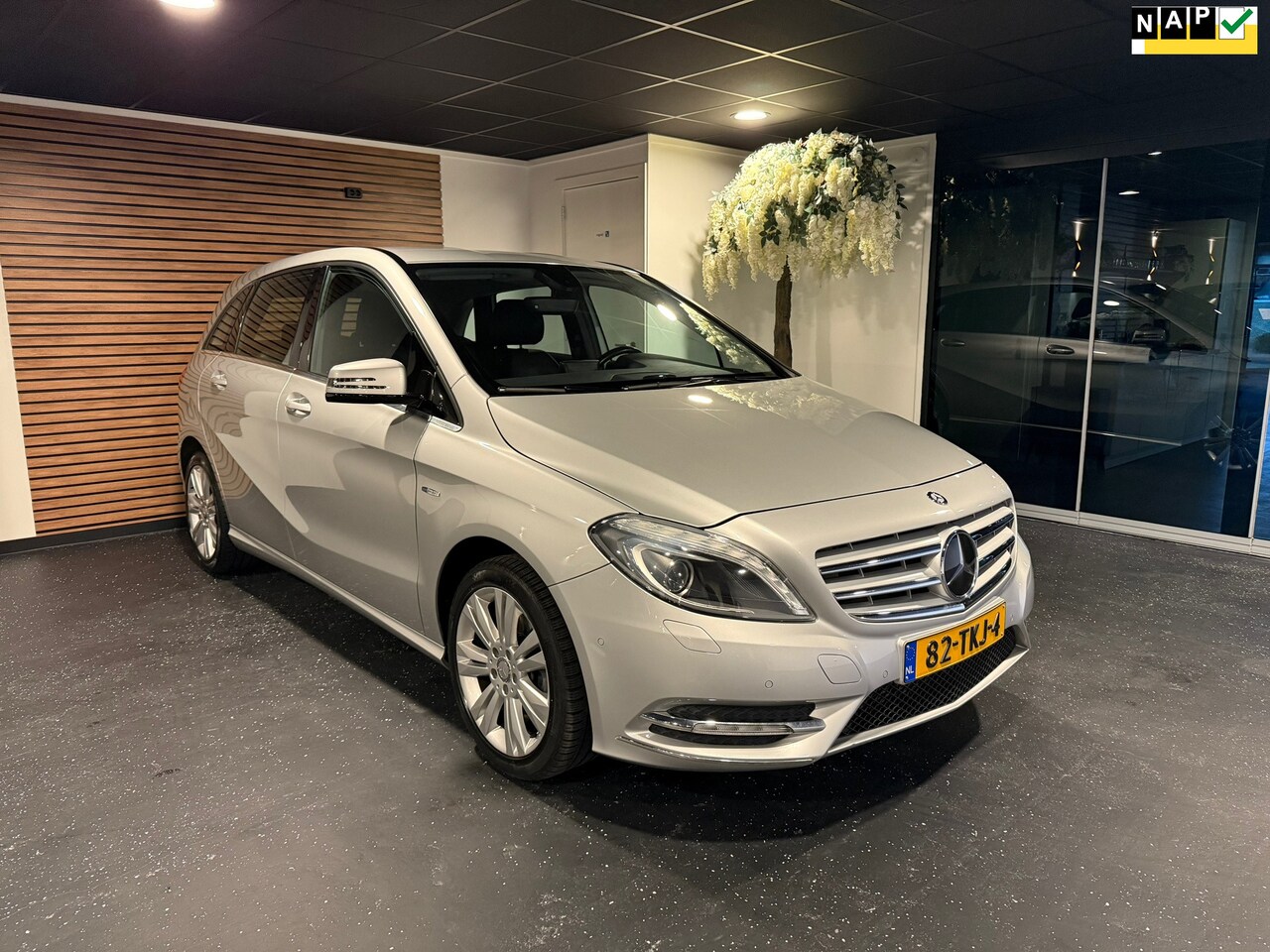 Mercedes-Benz B-klasse - 200 Ambition LEDER/LED/NAVI/STOELVERW. - AutoWereld.nl