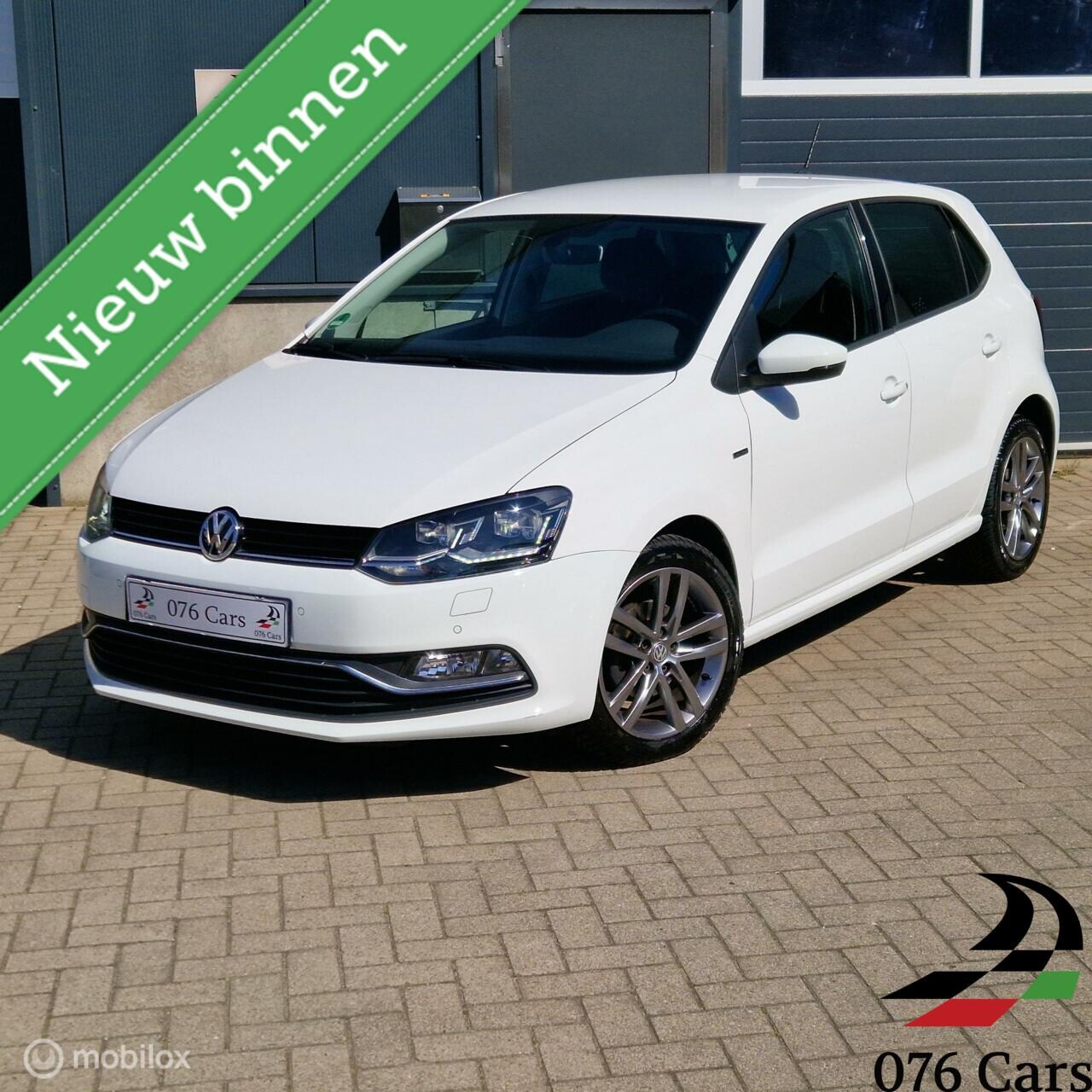 Volkswagen Polo - 1.0 Lounge / XENON/NAVI/R-LINE 17''/CARPLAY/ZEER NETTE AUTO/ - AutoWereld.nl