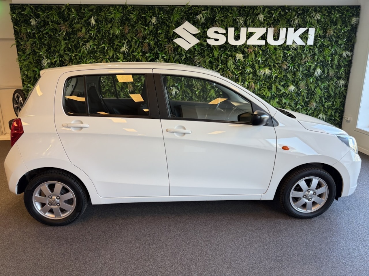Suzuki Celerio - Airco Trekhaak PDC Handsfre 1.0 Comfort weinig KM's 5-persoons - AutoWereld.nl
