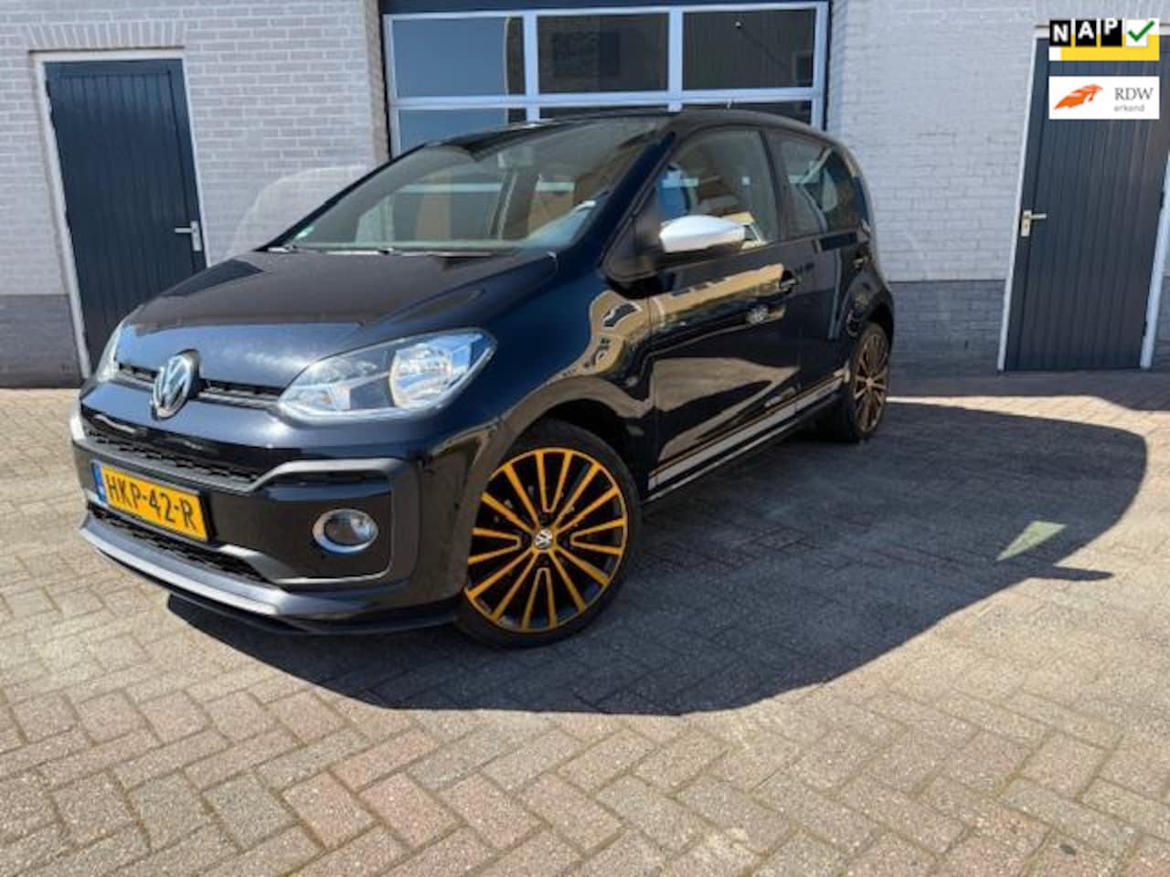 Volkswagen Up! - 1.0 TSI BMT high up special, pdc, camera, stoelverw - AutoWereld.nl