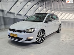Volkswagen Golf - 1.4 TSI Highline R line pano leer metalic wit