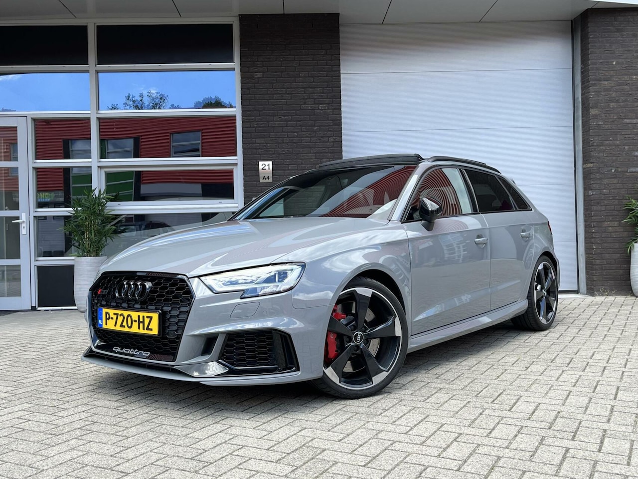 Audi RS3 - 2.5 TFSI RS3 quattro Pano| RS Stoelen| TOP STAAT - AutoWereld.nl