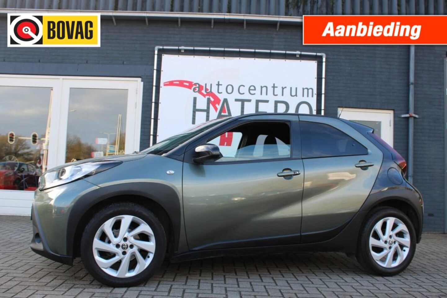 Toyota Aygo X - 1.0 VVT-I PULSE Camera Navi Apple DAB 17LM Black Line p. - AutoWereld.nl