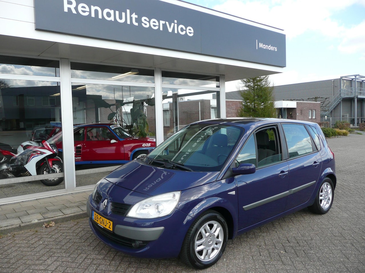 Renault Scénic - 1.6-16V Business Line LPG G3/ GLAZEN DAK/ PARK ASSIST ACHTER/ 4 SEIZOENSBANDEN/ TREKHAAK/ - AutoWereld.nl