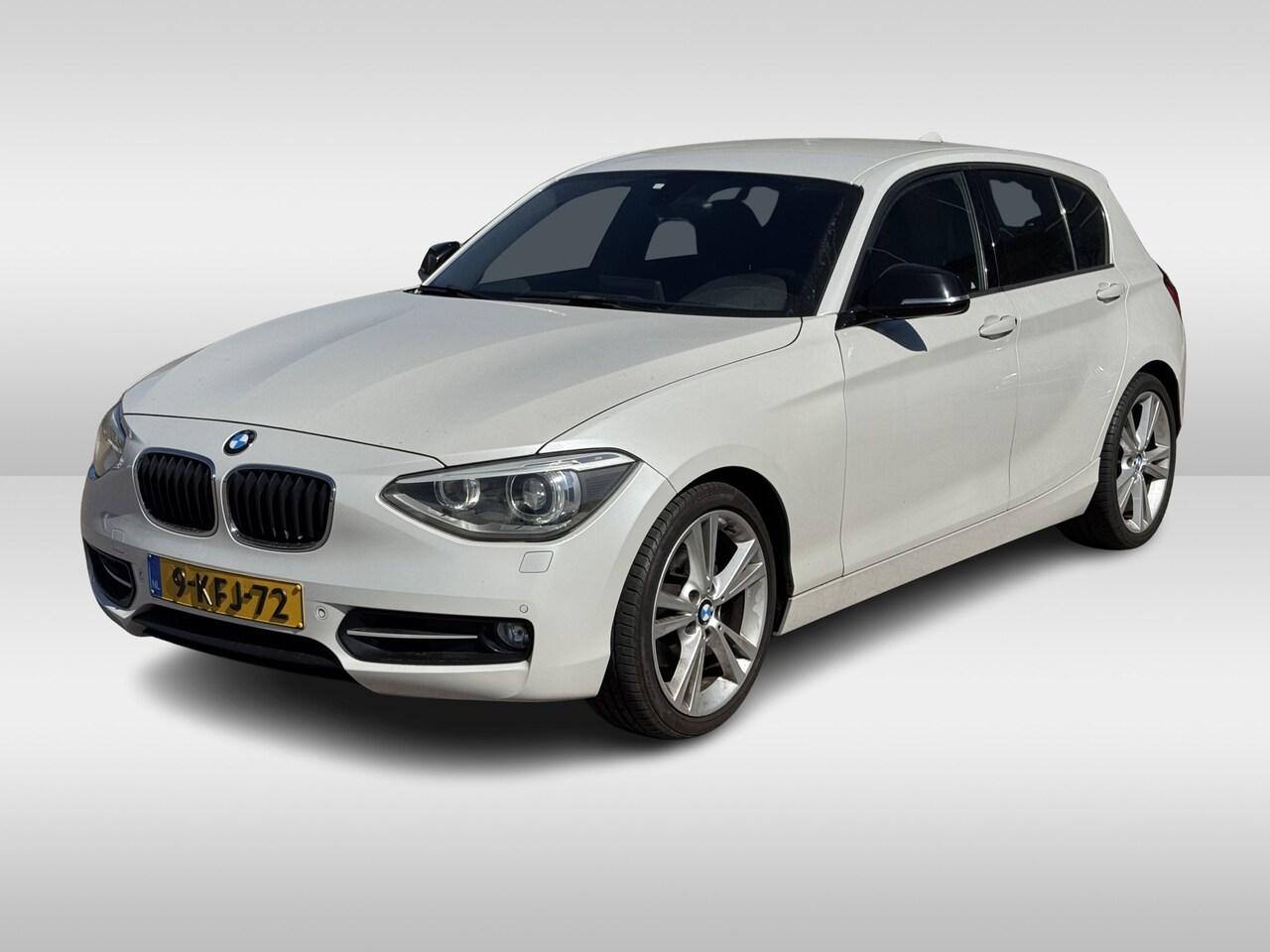 BMW 1-serie - 118i Business 170pk! / Navigatie / Parkeerhulp V+A / 18'' / Keyless / Harman Kardon / Crui - AutoWereld.nl