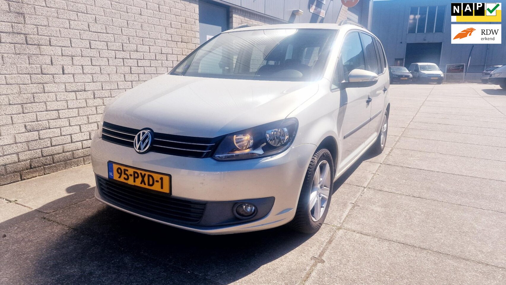 Volkswagen Touran - 1.2 TSI Trendline BlueMotion 2de eigenaar NAP... - AutoWereld.nl