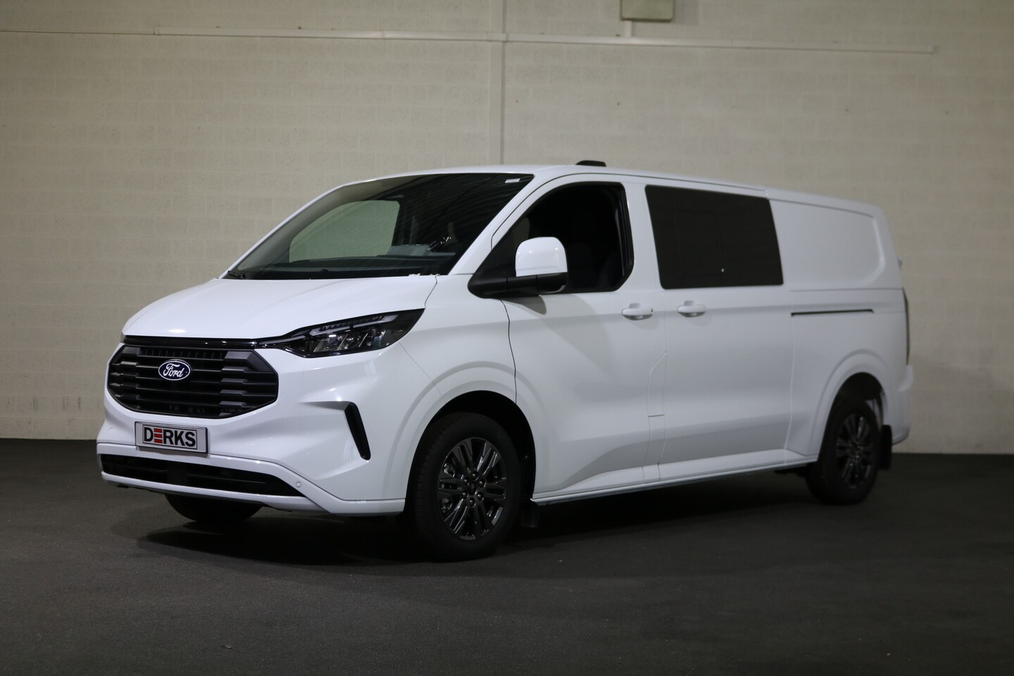 Ford Transit Custom - 2.0 TDci 170pk L2 H1 Limited DC Airco Navigatie Camera 2x Schuifdeur - AutoWereld.nl