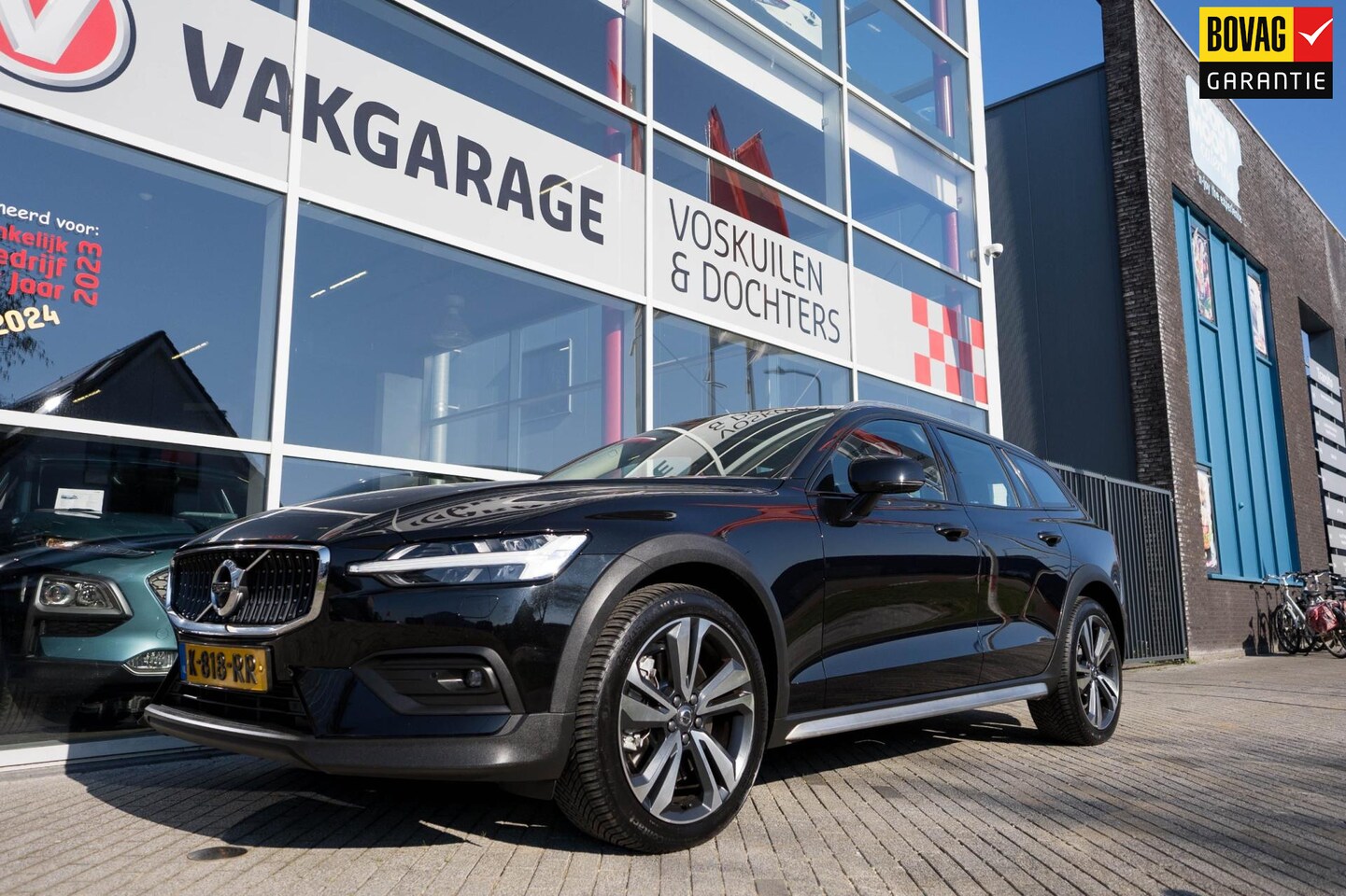 Volvo V60 Cross Country - 2.0 B5 AWD Pro Full Option Trekhaak - AutoWereld.nl