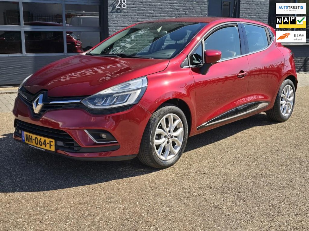 Renault Clio - 1.2 TCe Intens NAVI STOELVERWARMING PDC enz - AutoWereld.nl