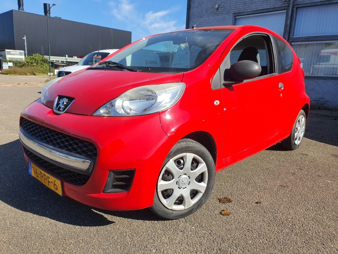 Peugeot 107 - 1.0-12V XR 3-DRS|STUURBEKRACHTIGING|APK|NAP|2011 - AutoWereld.nl