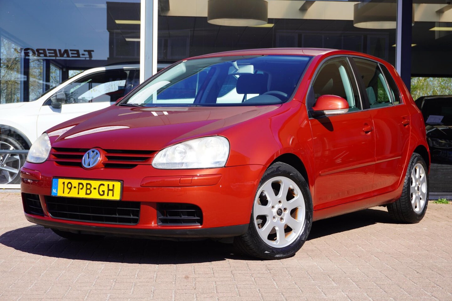 Volkswagen Golf - 1.6 FSI Comfortline | Automaat | Youngtimer | Airco | Elek. pakket | 2004 | Inruil mogelij - AutoWereld.nl