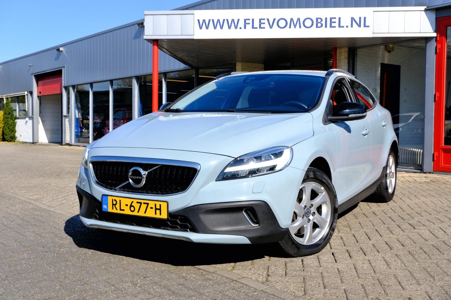 Volvo V40 Cross Country - 1.5 T3 Aut. Nordic+ LED|Navi|PDC|Clima|Cruise - AutoWereld.nl