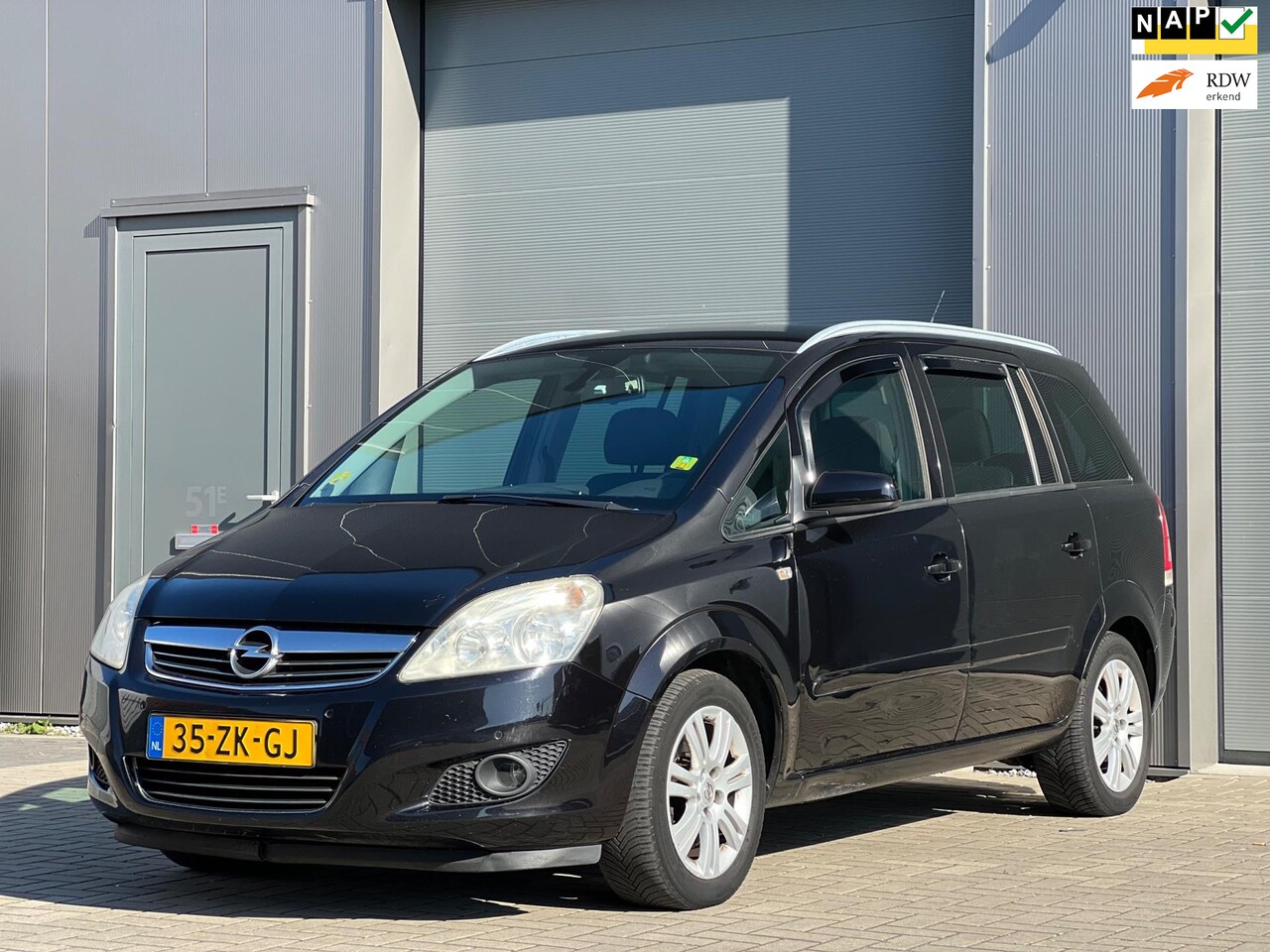 Opel Zafira - 2.2 Temptation | Automaat | 7 Persoons | Navigatie | Trekhaak | Parkeersensoren - AutoWereld.nl