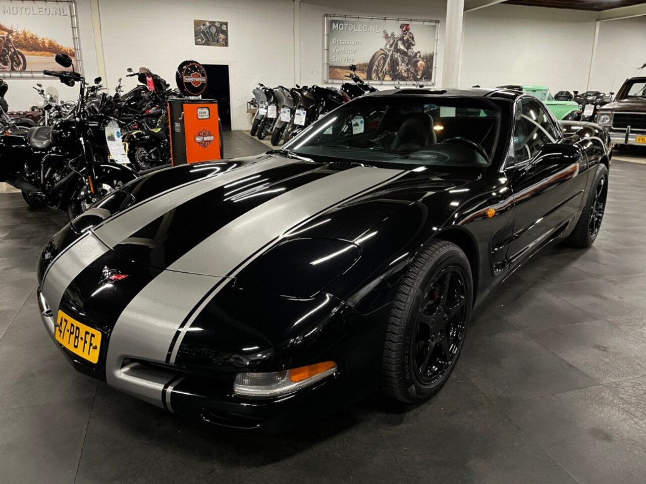 Chevrolet Corvette - 5.7 COUPE 50TH ANNIVERSARY TARGA AUTOMAAT *YOUNGTIMER* - AutoWereld.nl