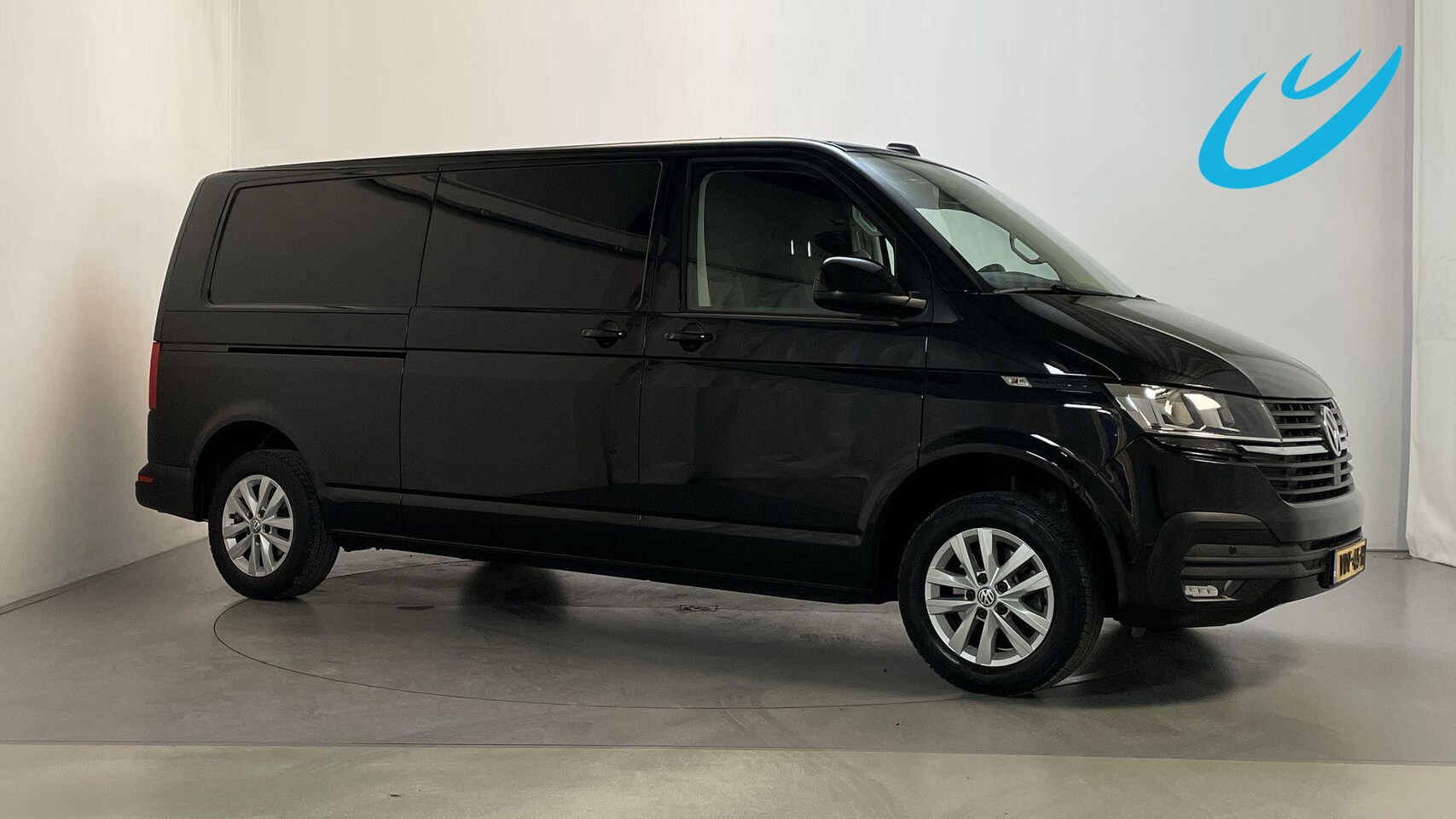 Volkswagen Transporter - 2.0 TDI 150pk DSG L2H1 Navigatie Parkeersensoren DAB+ Trekhaak - AutoWereld.nl