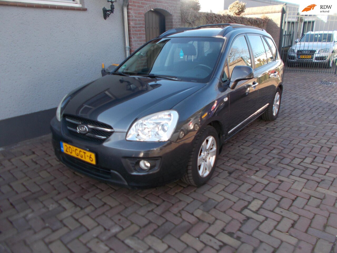 Kia Carens - 2.0 CVVT X-ecutive 7p. apk 20-11-2025 1899,euro - AutoWereld.nl