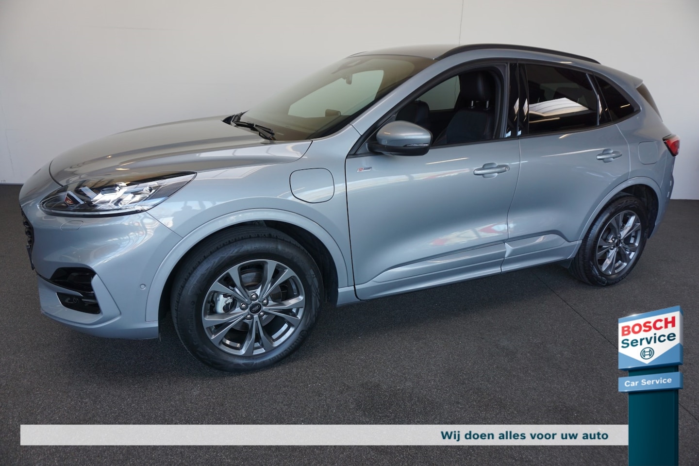 Ford Kuga - 2.5 PHEV e-CVT 225pk ST-Line X + Winterpakket - AutoWereld.nl
