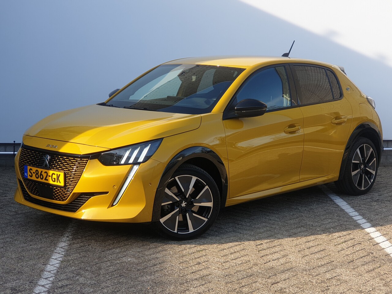 Peugeot e-208 - EV GT Première 1 fase 50 kWh | Achteruitrijcamera | Apple Carplay/Android Auto|telefoonint - AutoWereld.nl