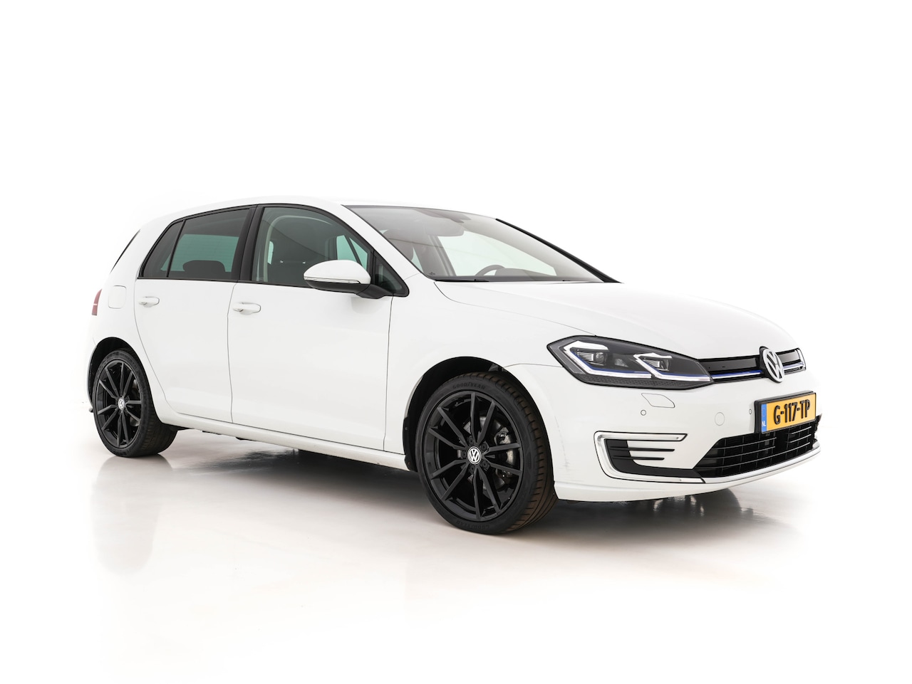 Volkswagen e-Golf - E-DITION (INCL.BTW) *FULL-LEATHER | DIGI-COCKPIT | FULL-LED | ADAPTIVE-CRUISE | DYNAUDIO | - AutoWereld.nl
